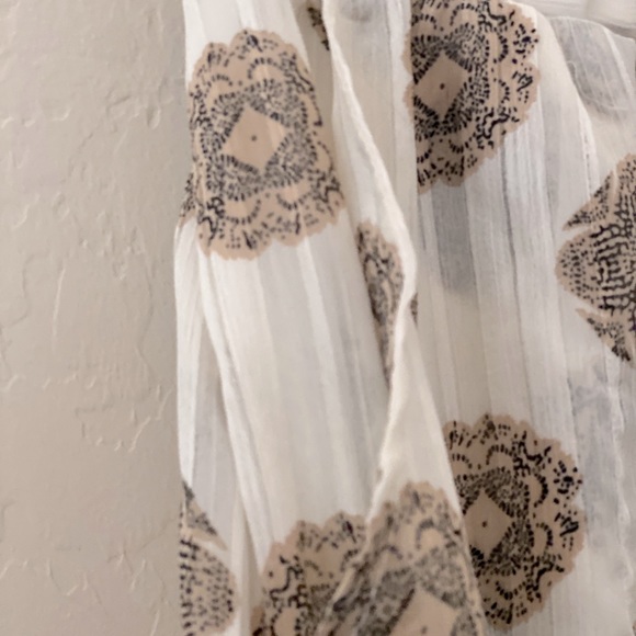 NeeSees Cream Medallion Chiffon Skirt - Picture 4 of 4